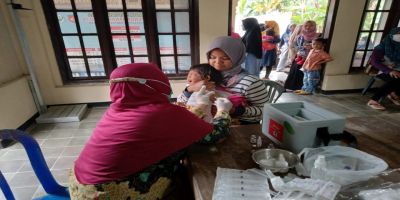 Kegiatan Imunisasi Desa Kuwarasan